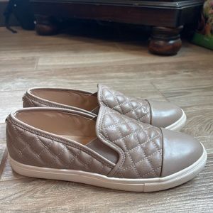 Classic quilted Steve Madden slip one. Size 8. Used but in great condition!